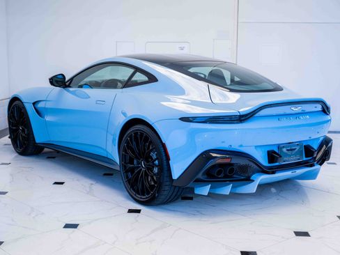 Used 2023 Aston Martin V8 Vantage Coupe RWD image 2