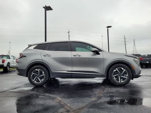 Used 2024 Kia Sportage LX FWD image 2