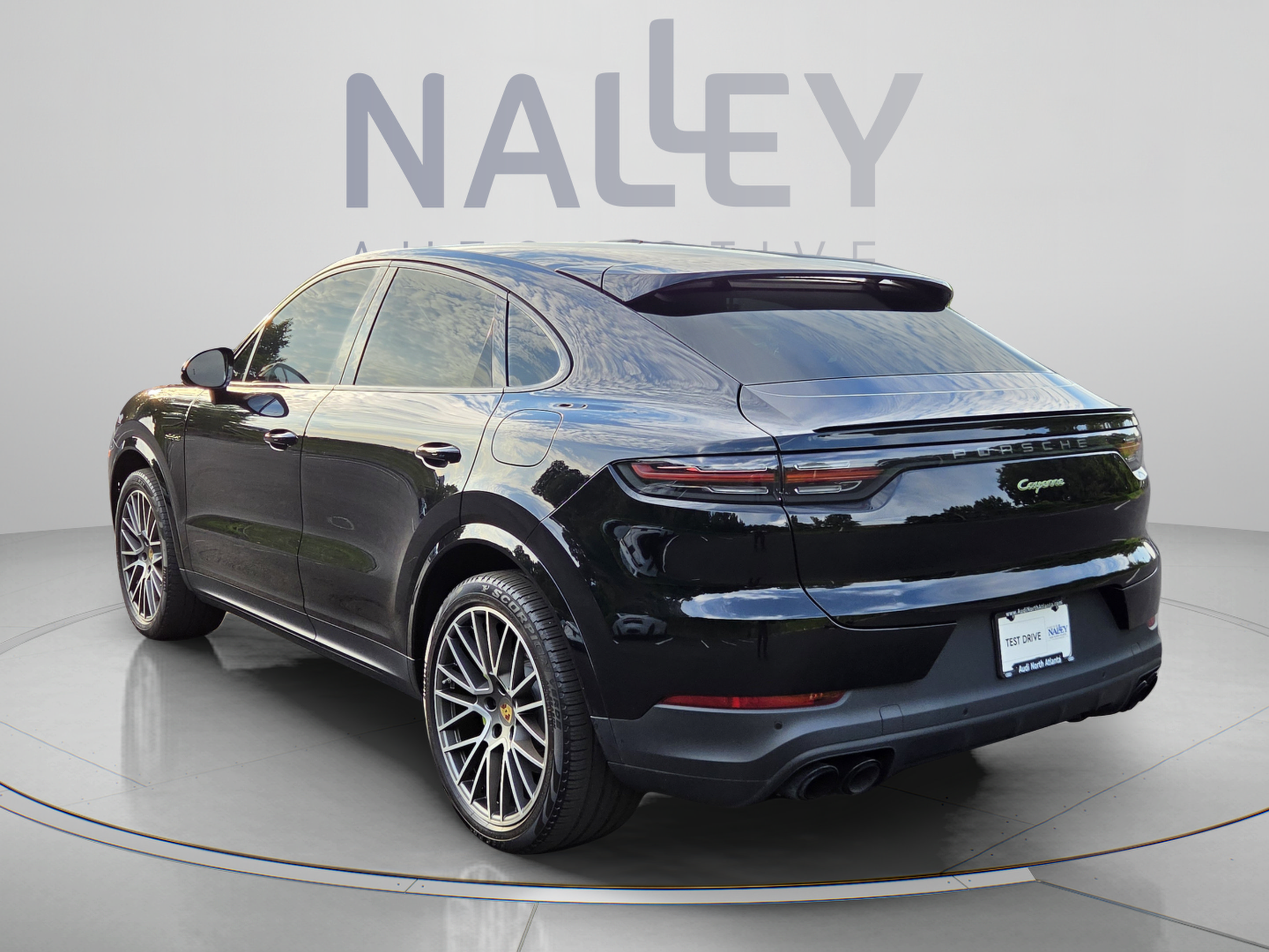 Used 2023 Porsche Cayenne Coupe AWD/4WD image 3