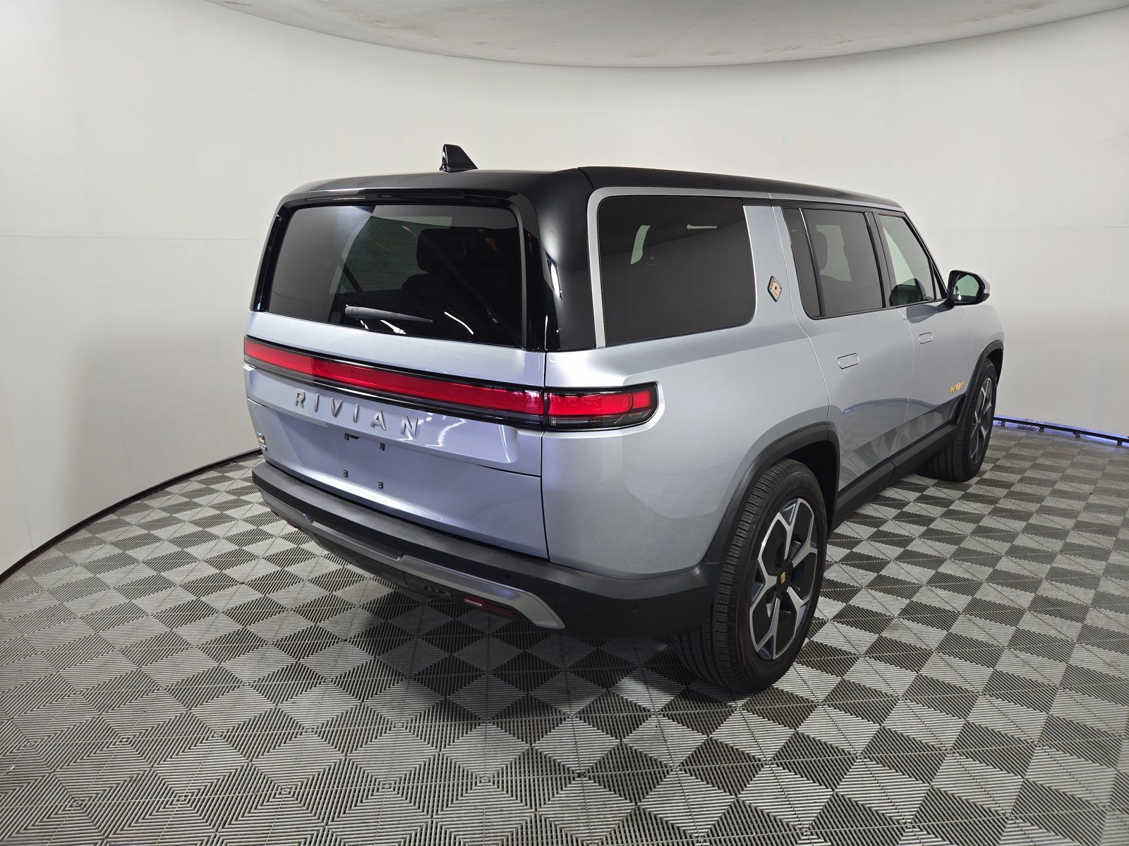 Used 2024 Rivian R1S Adventure Quad AWD/4WD image 5