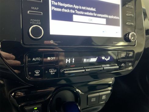 Used 2022 Toyota Prius LE image 15