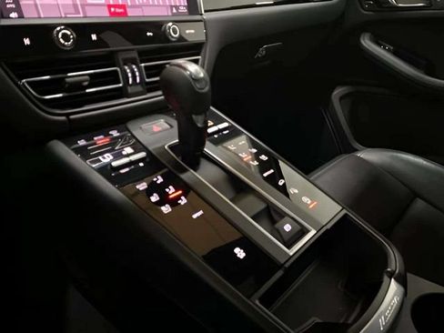 Used 2022 Porsche Macan AWD/4WD image 51