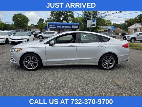 Used 2017 Ford Fusion SE w/ Equipment Group 201A FWD image 2