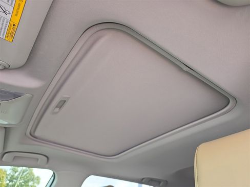 Used 2019 Toyota RAV4 Limited image 17