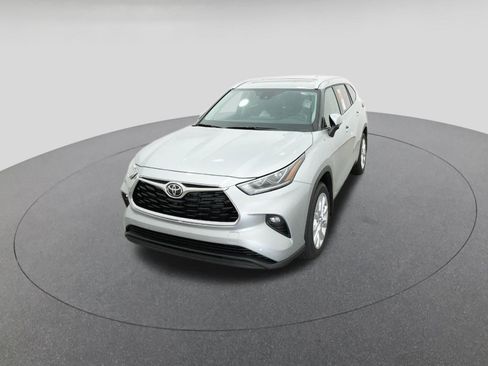 New 2025 Toyota Highlander Limited image 16