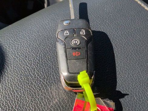 Certified 2022 Ford F250 Lariat w/ Black Appearance Package image 33