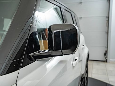 Used 2024 Land Rover Defender 110 X-Dynamic SE AWD/4WD image 9