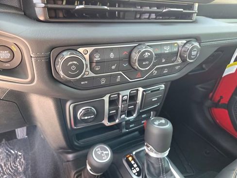 New 2026 Jeep Wrangler Unlimited Sahara AWD/4WD image 25