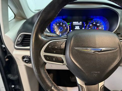 Used 2020 Chrysler Pacifica Touring w/ Cold Weather Group image 25