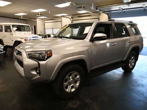 Certified 2024 Toyota 4Runner SR5 Premium image 3