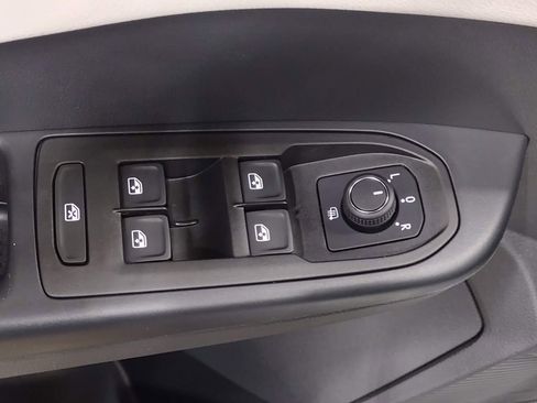 New 2025 Volkswagen Taos SEL image 18