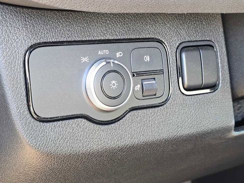Used 2025 Mercedes-Benz Sprinter 2500 image 29