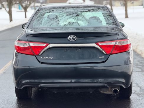 Used 2017 Toyota Camry SE image 5