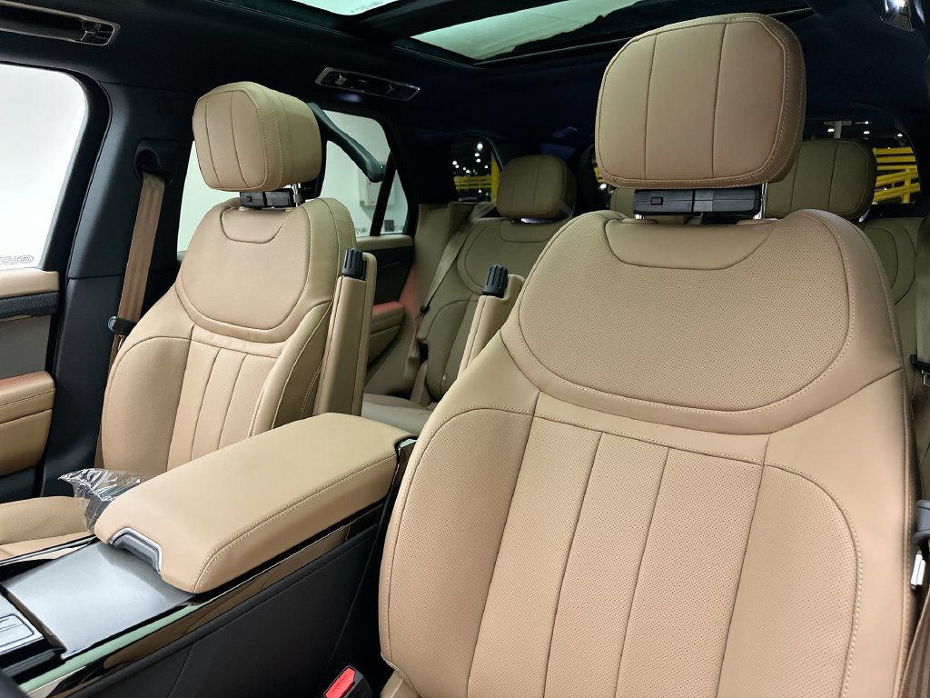 New 2027 Land Rover Range Rover Sport SE AWD/4WD image 10