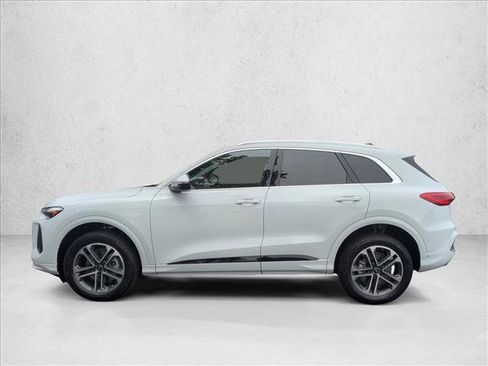 Used 2025 Audi Q5 Premium Plus w/ Premium Plus image 8