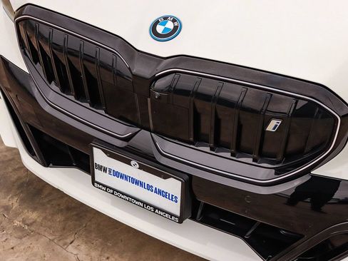 Used 2026 BMW i5 eDrive40 w/ M Sport Package RWD image 10