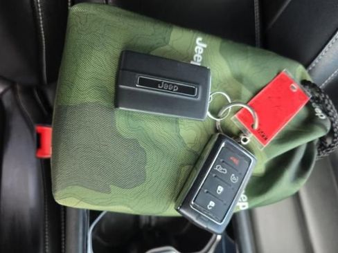 Used 2023 Jeep Grand Cherokee 4WD 4xe image 16