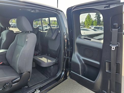 Used 2019 Toyota Tacoma TRD Off-Road w/ TRD Premium Off Road Package AWD/4WD image 30
