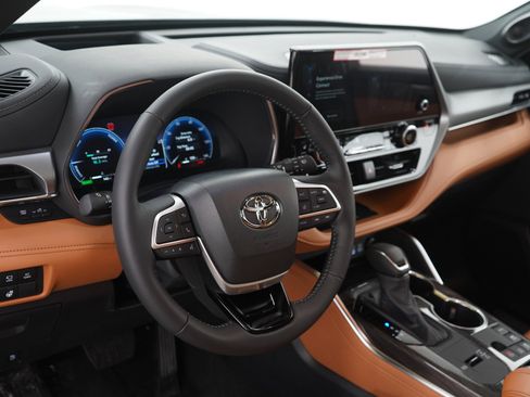 Used 2026 Toyota Highlander Platinum AWD/4WD image 22