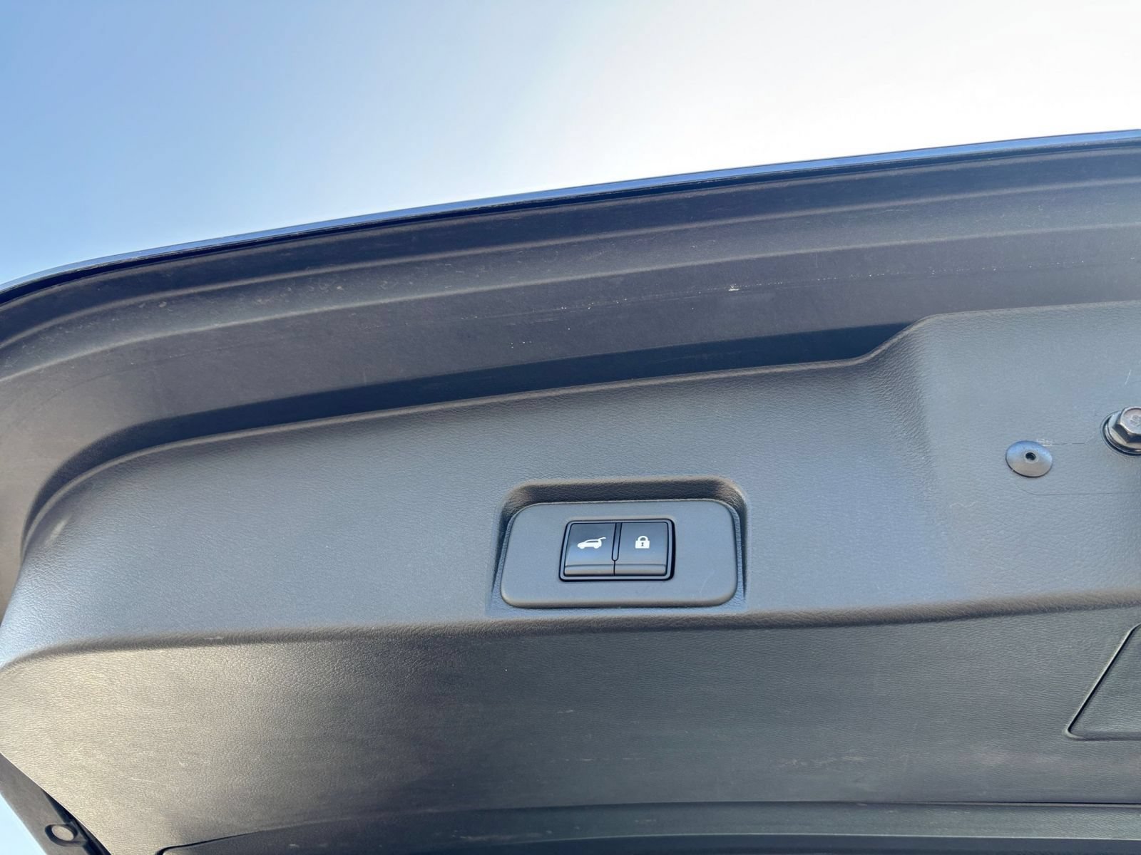 Used 2025 Nissan Rogue SV FWD image 22