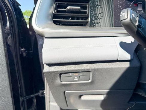 New 2026 Volkswagen Tiguan SE FWD image 18
