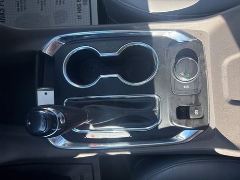 Used 2018 Chevrolet Traverse LT image 19