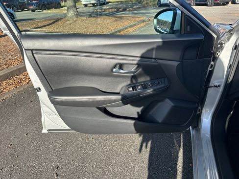 Used 2023 Nissan Sentra SV image 10