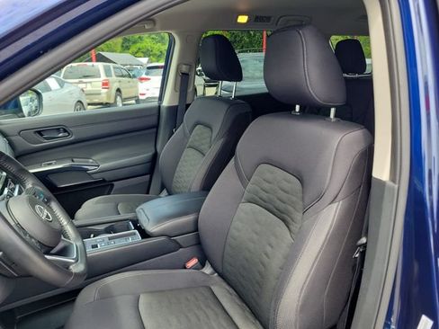Certified 2025 Nissan Pathfinder SV FWD image 19