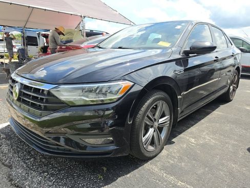 Used 2019 Volkswagen Jetta R-Line w/ R-Line Cold Weather Package FWD image 4