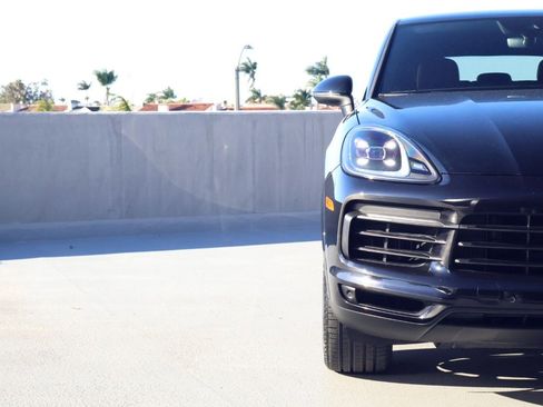 Certified 2022 Porsche Cayenne Platinum Edition image 13