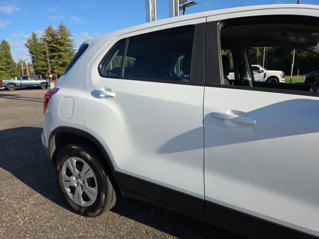 Used 2017 Chevrolet Trax LS FWD image 26