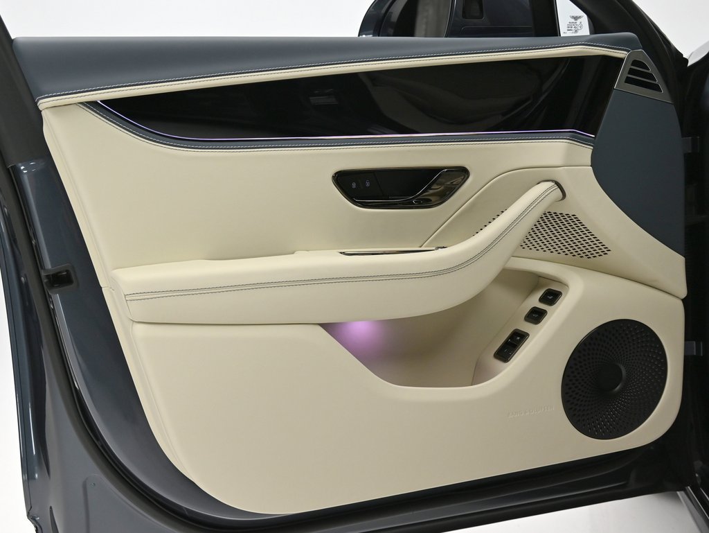 New 2026 Bentley Flying Spur V8 AWD/4WD image 28