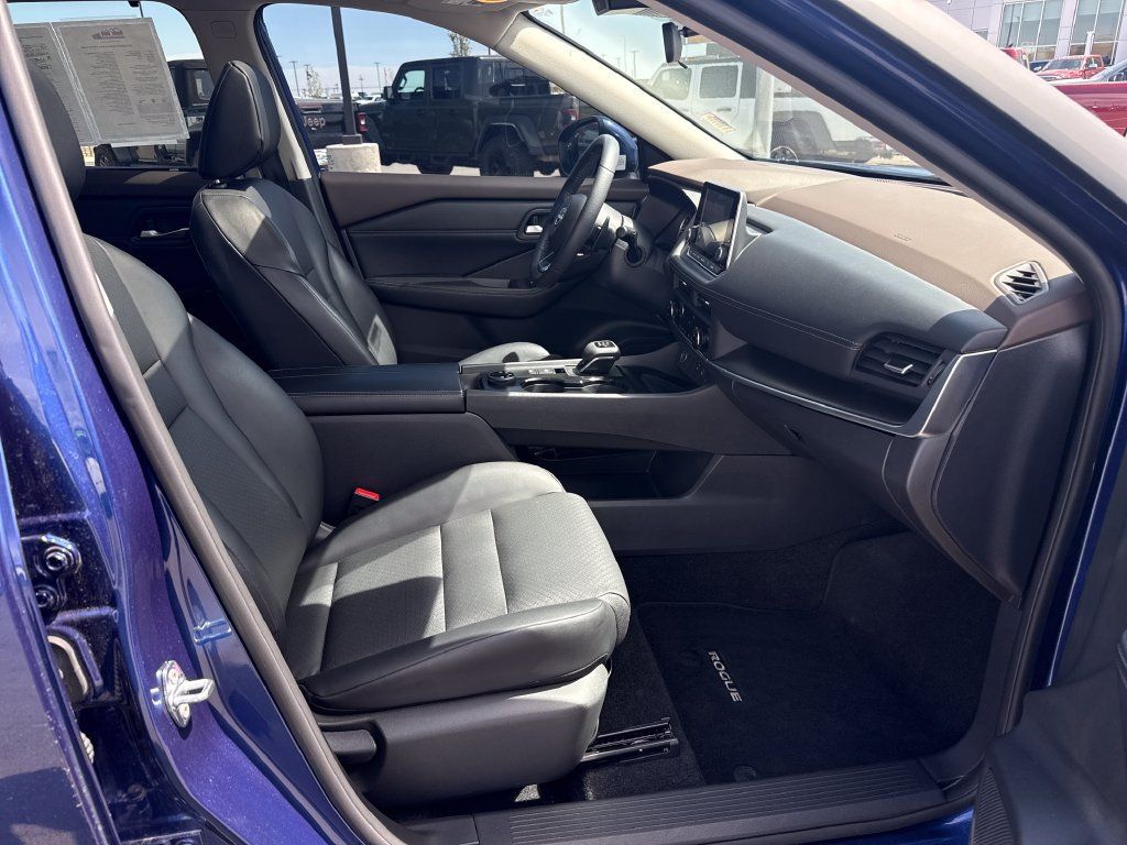 Used 2023 Nissan Rogue SV w/ SV Premium B Package AWD/4WD image 29
