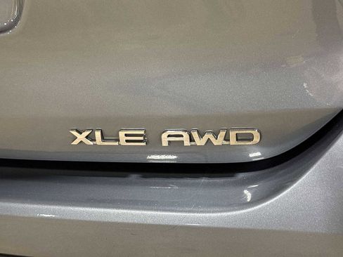 Used 2023 Toyota Highlander XLE image 28