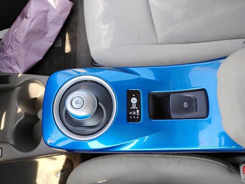 Used 2011 Nissan Leaf w/ Eco Design Pkg FWD image 12