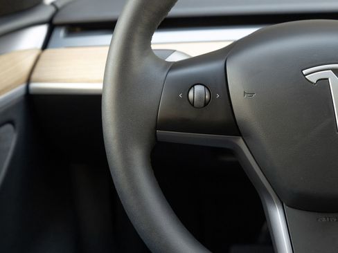 Used 2024 Tesla Model Y 2WD image 14