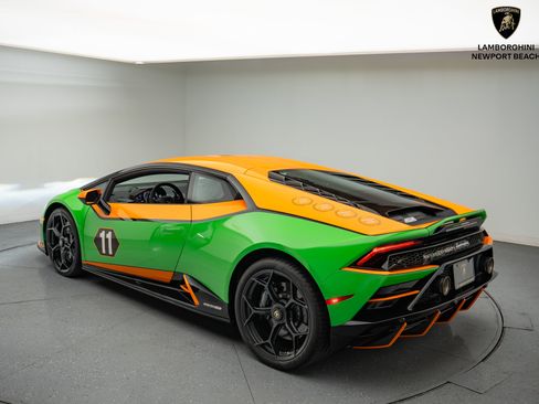 Used 2020 Lamborghini Huracan EVO image 16
