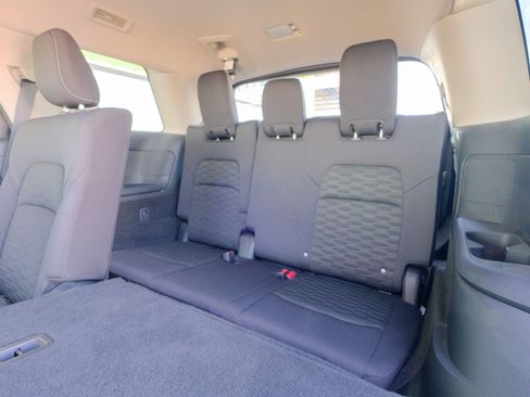 Used 2025 Nissan Pathfinder SV image 30