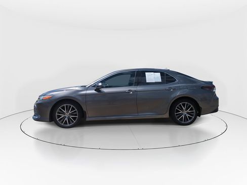 Used 2021 Toyota Camry XLE FWD image 5