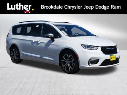New 2026 Chrysler Pacifica Pinnacle