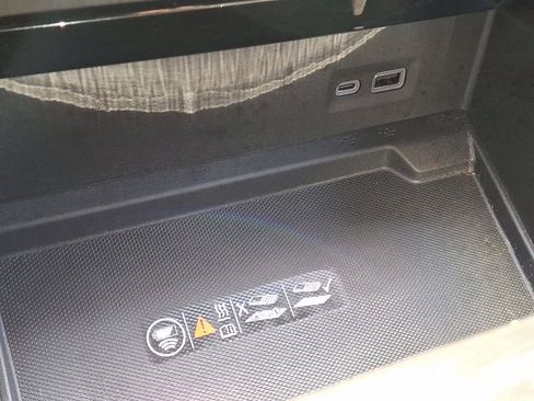 Used 2025 GMC Yukon Elevation image 26