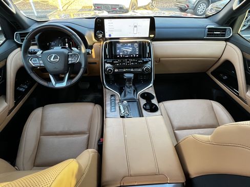 Used 2025 Lexus LX 600 4WD w/ Appearance Package image 36