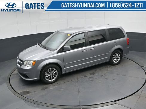 Used 2016 Dodge Grand Caravan SE image 53