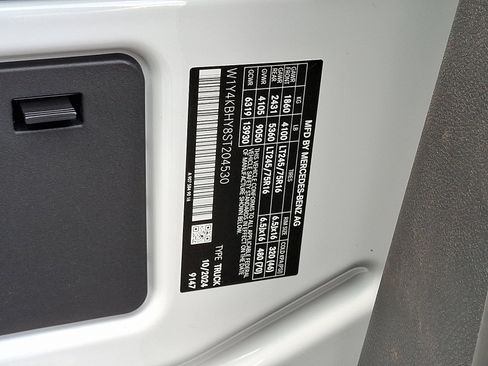 Used 2025 Mercedes-Benz Sprinter 2500 image 27