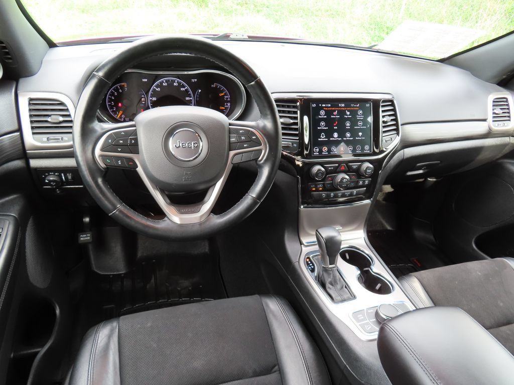 Used 2022 Jeep Grand Cherokee Laredo X AWD/4WD image 4