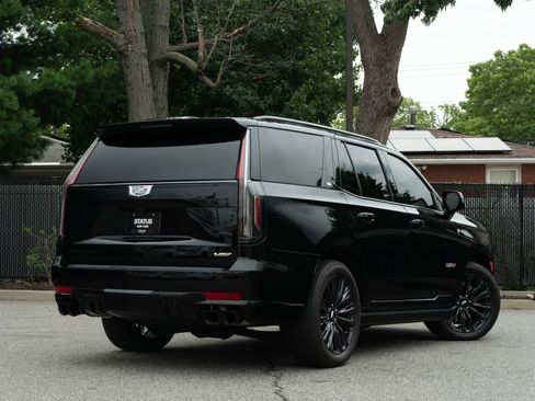 Used 2024 Cadillac Escalade V w/ LPO, ONYX Package AWD/4WD image 42
