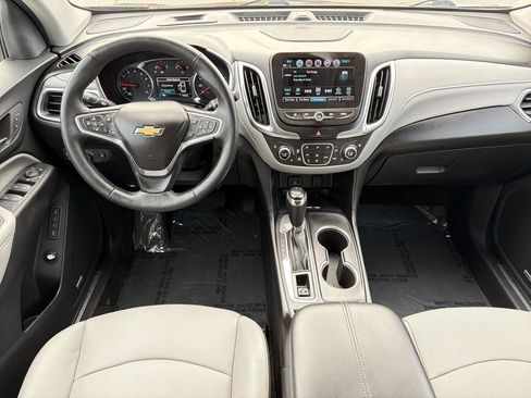 Used 2018 Chevrolet Equinox Premier FWD image 2