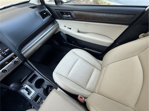 Used 2017 Subaru Outback 2.5i Limited AWD/4WD image 9