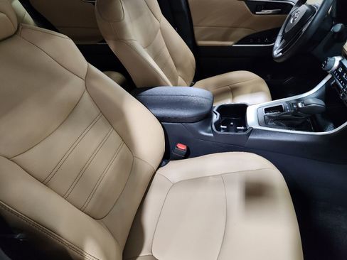 Used 2024 Toyota RAV4 XLE Premium image 28