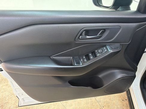 Used 2024 Nissan Rogue S AWD/4WD image 13